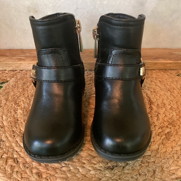FREE WITH PURCHASE******* 
Michael Kors little girls black boots, size 5, EUC - Picture 2 of 12